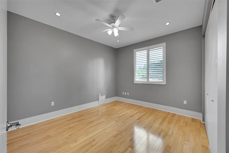 Image 32 of 55 For 704 16th St  