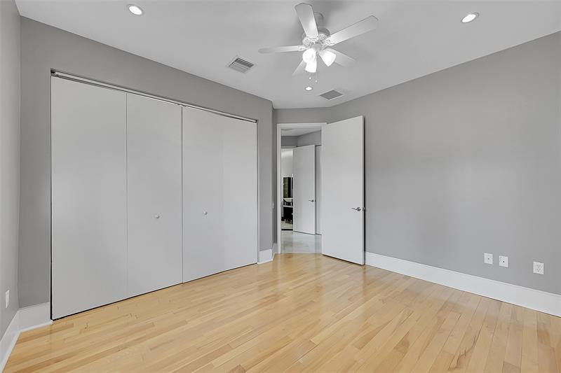 Image 33 of 55 For 704 16th St  