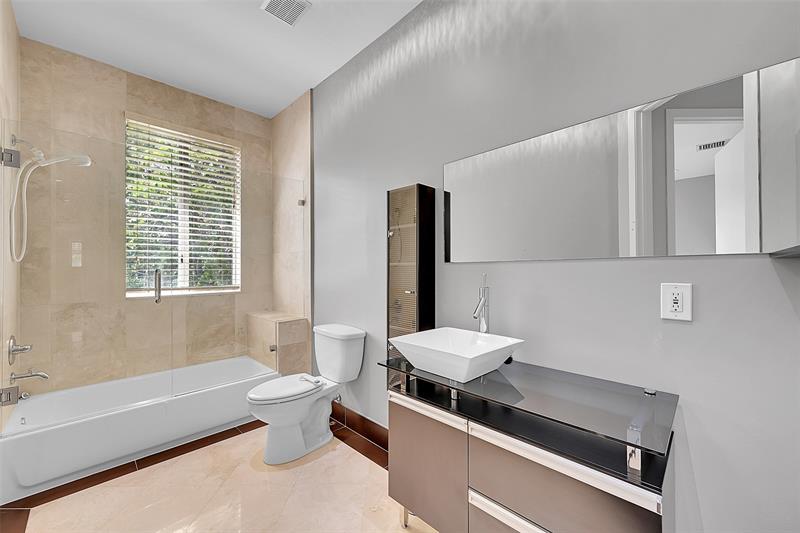 Image 35 of 55 For 704 16th St  