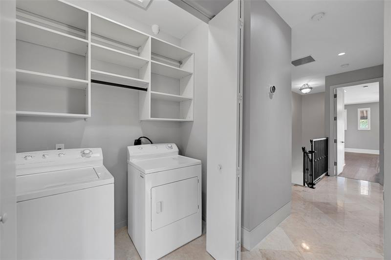 Image 39 of 55 For 704 16th St  