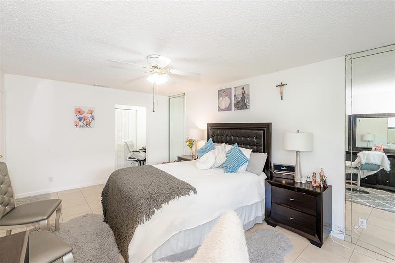 Image 17 of 27 For 4123 88th Ave  206