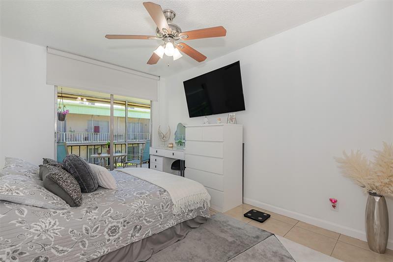 Image 21 of 27 For 4123 88th Ave  206