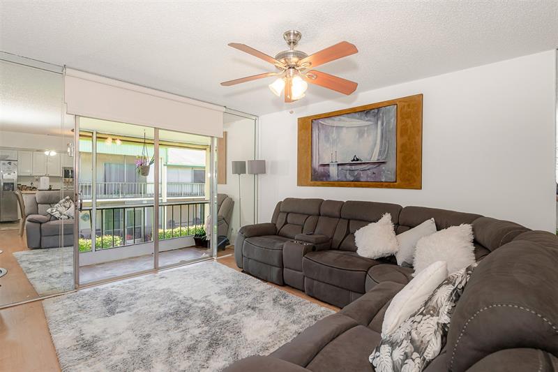 Image 4 of 27 For 4123 88th Ave  206