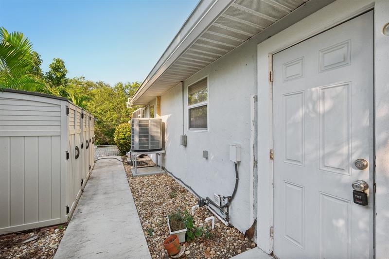 Image 30 of 42 For 212 14th Pl  