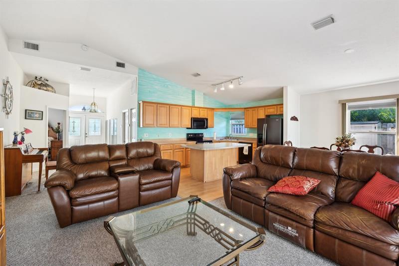 Image 4 of 42 For 212 14th Pl  