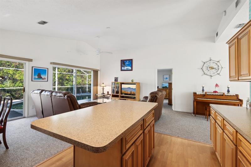 Image 5 of 42 For 212 14th Pl  