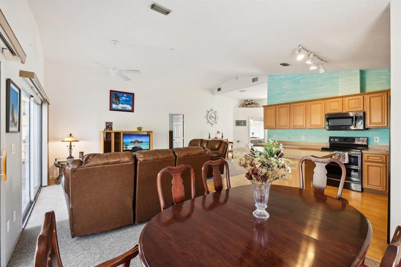 Image 7 of 42 For 212 14th Pl  