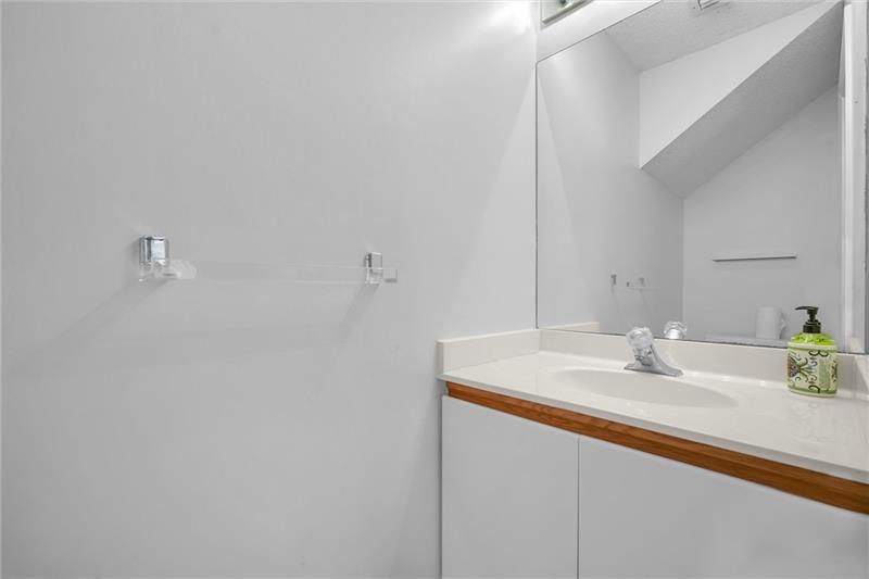 Image 14 of 26 For 9364 Chelsea Dr N