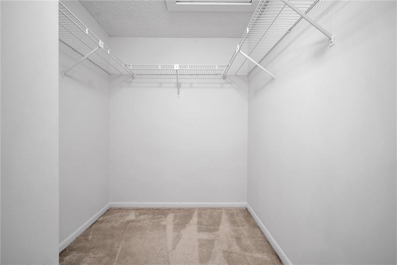 Image 17 of 26 For 9364 Chelsea Dr N