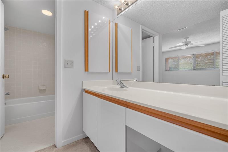 Image 18 of 26 For 9364 Chelsea Dr N