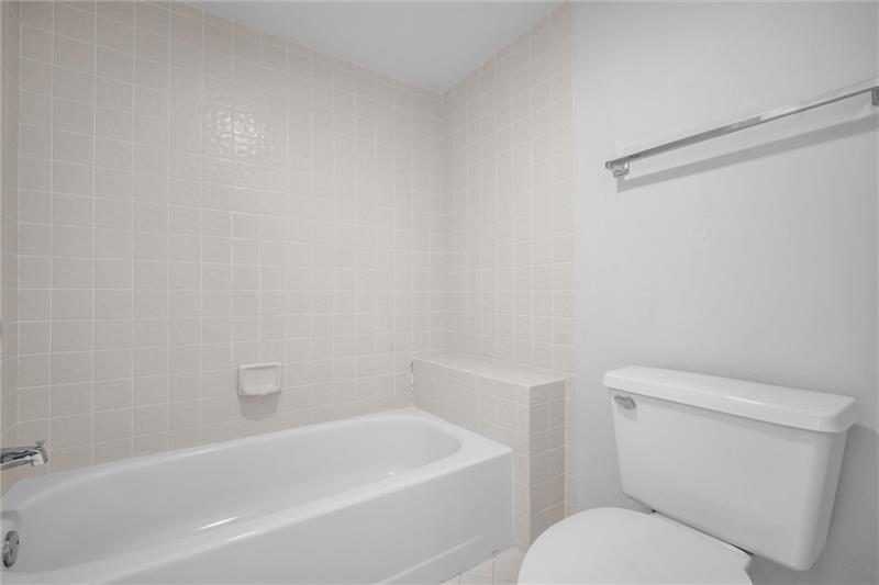 Image 19 of 26 For 9364 Chelsea Dr N