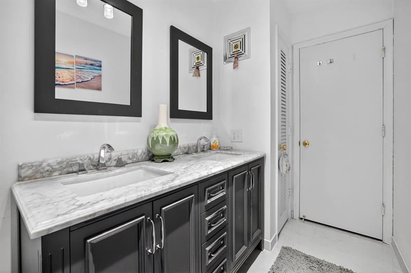 Image 17 of 43 For 3040 16th Ave  411