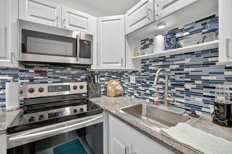 Image 19 of 43 For 3040 16th Ave  411