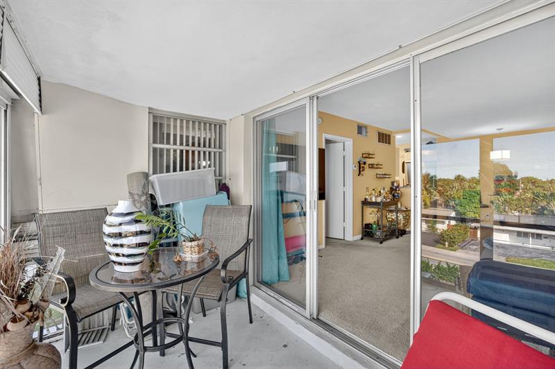 Image 24 of 43 For 3040 16th Ave  411