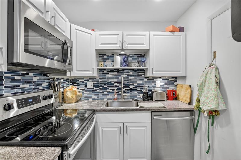 Image 4 of 43 For 3040 16th Ave  411