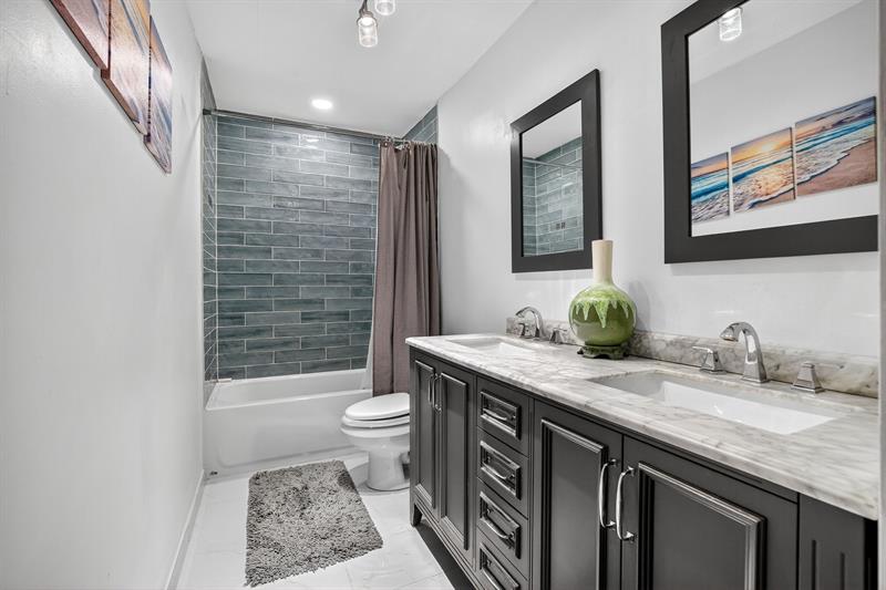 Image 5 of 43 For 3040 16th Ave  411
