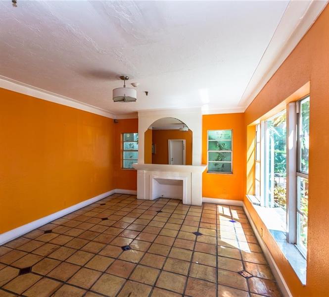 Image 18 of 19 For 1320 Drexel Ave  208