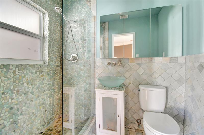 Image 17 of 35 For 1448 Funston St