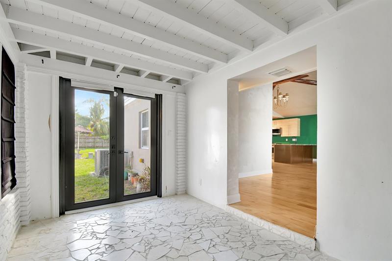 Image 18 of 35 For 1448 Funston St