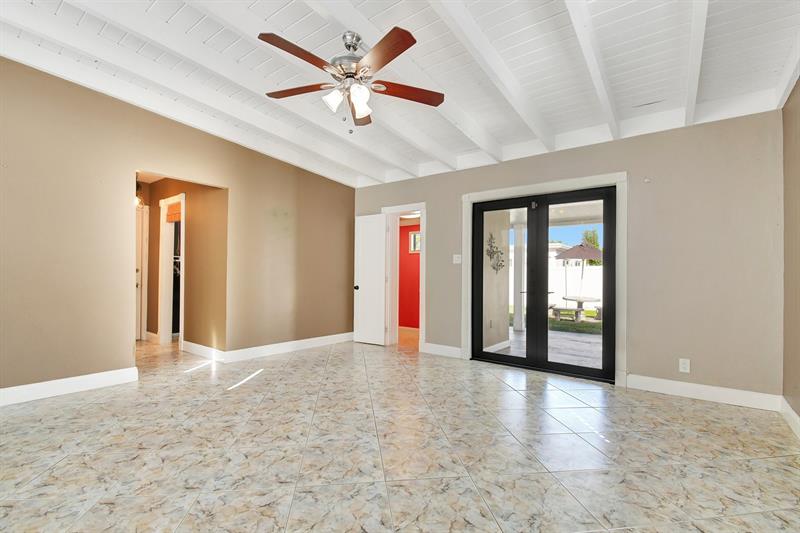 Image 26 of 35 For 1448 Funston St