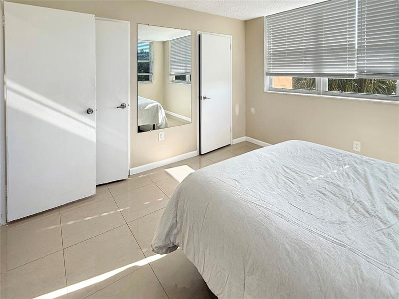 Image 11 of 28 For 2400 9th St  301