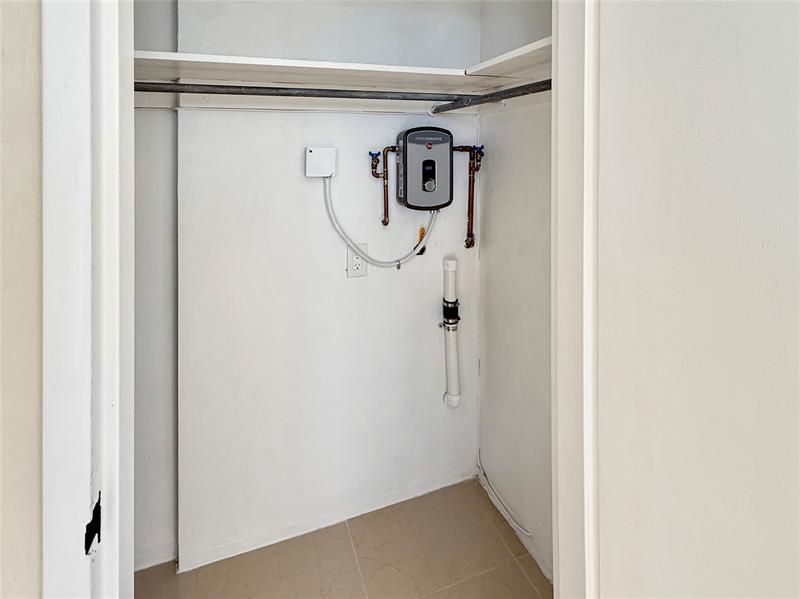 Image 13 of 28 For 2400 9th St  301