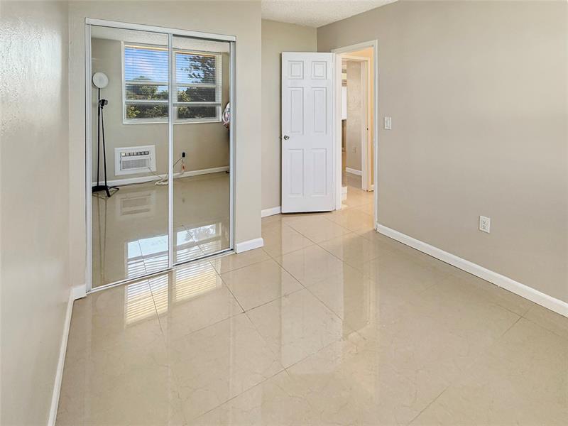 Image 15 of 28 For 2400 9th St  301