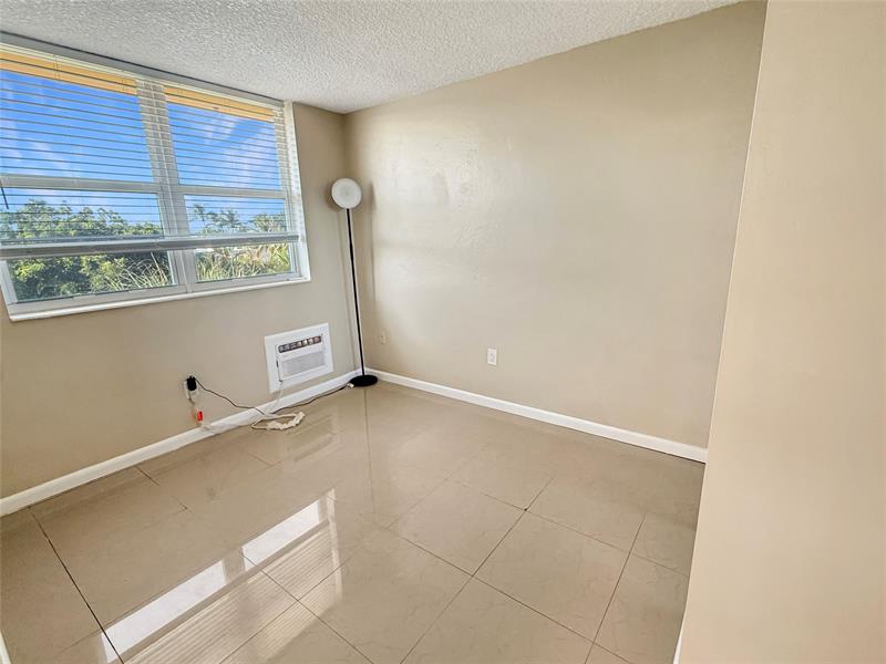 Image 16 of 28 For 2400 9th St  301