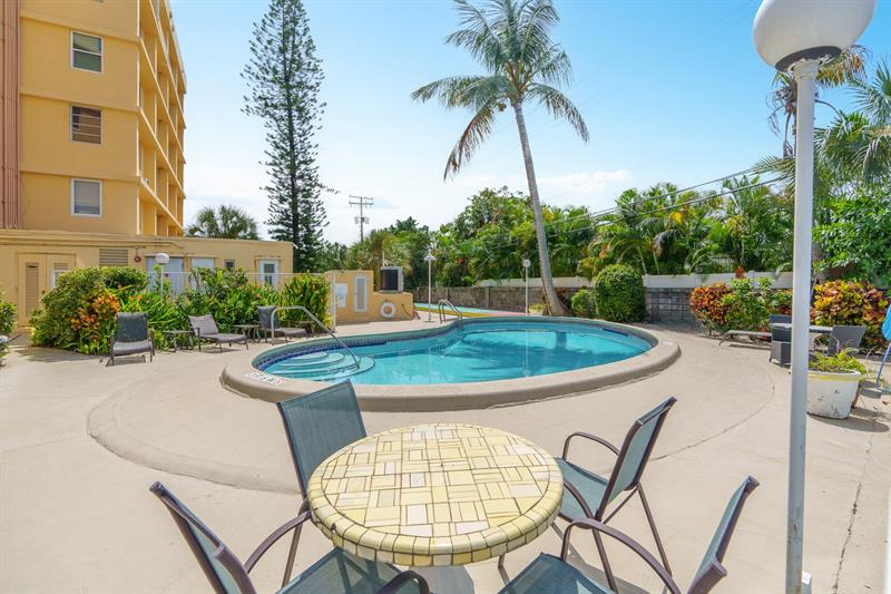 Image 23 of 28 For 2400 9th St  301