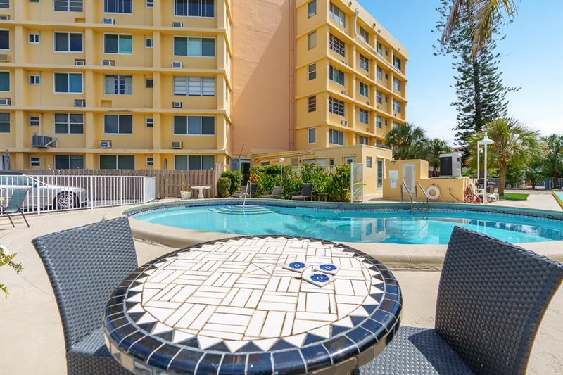 Image 25 of 28 For 2400 9th St  301