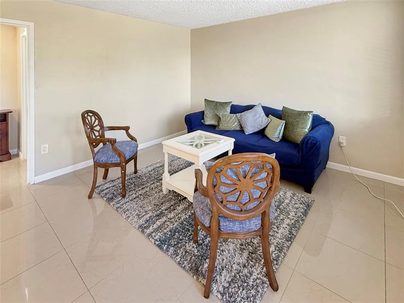 Image 4 of 28 For 2400 9th St  301