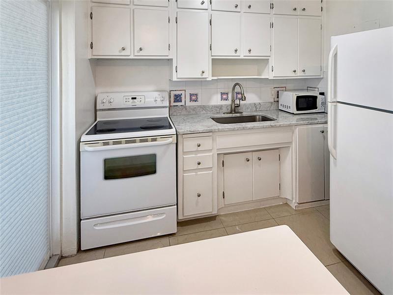 Image 8 of 28 For 2400 9th St  301