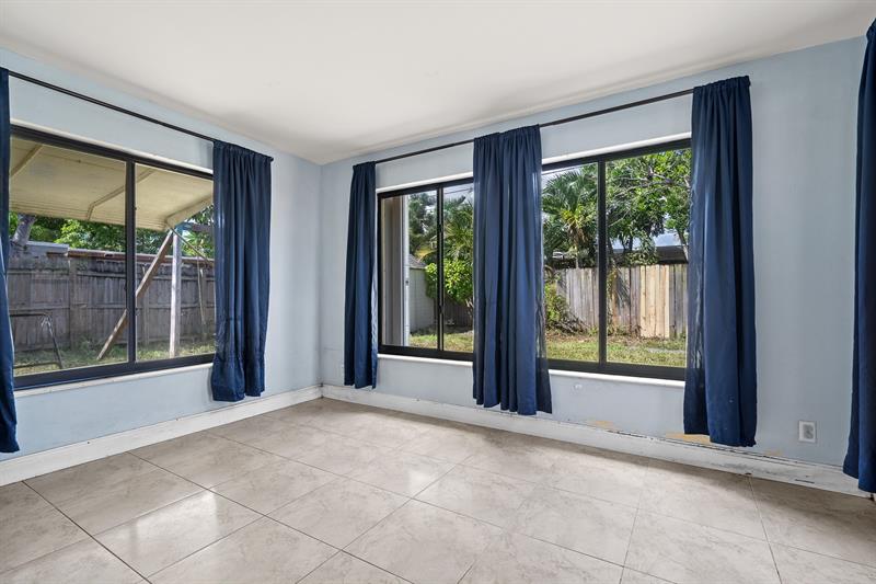 Image 11 of 38 For 3431 15th Ct