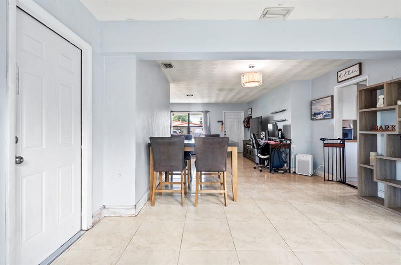 Image 14 of 38 For 3431 15th Ct