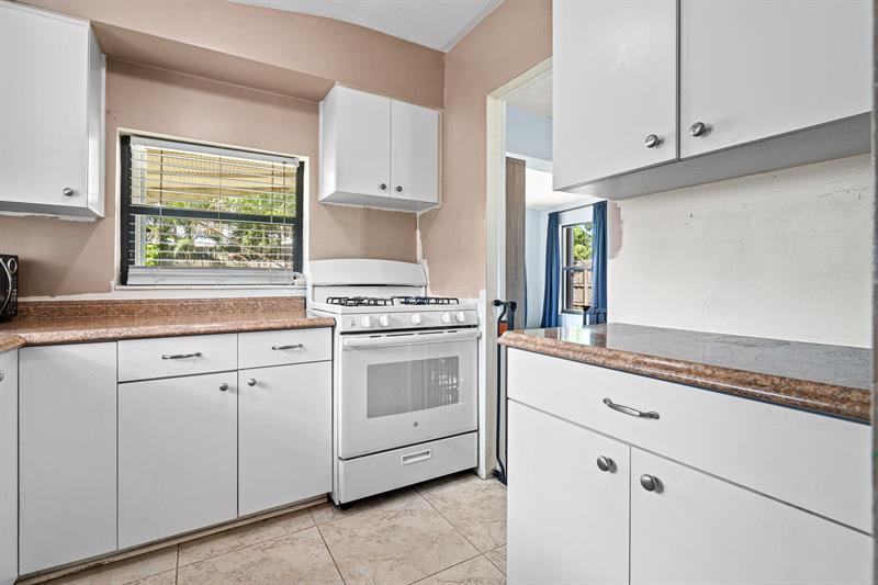 Image 16 of 38 For 3431 15th Ct