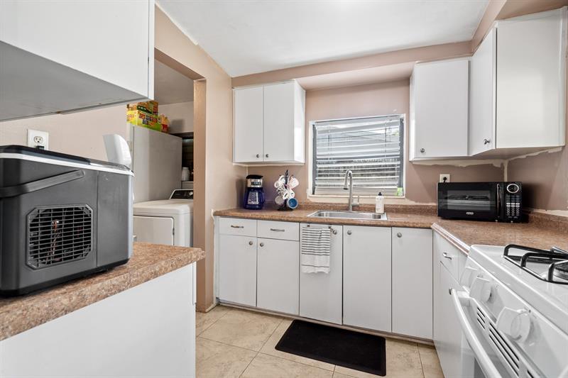 Image 17 of 38 For 3431 15th Ct