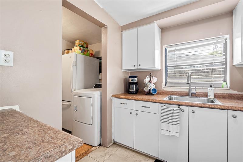 Image 18 of 38 For 3431 15th Ct