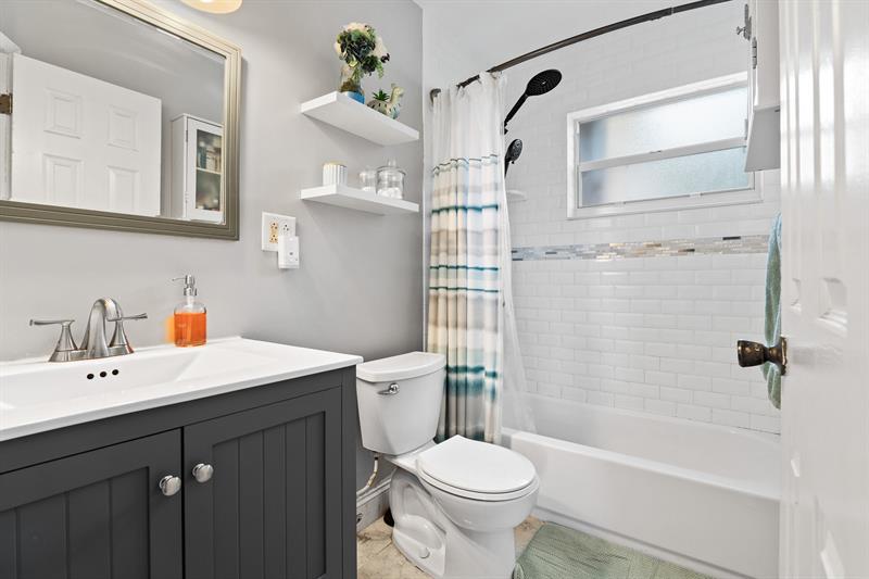 Image 23 of 38 For 3431 15th Ct