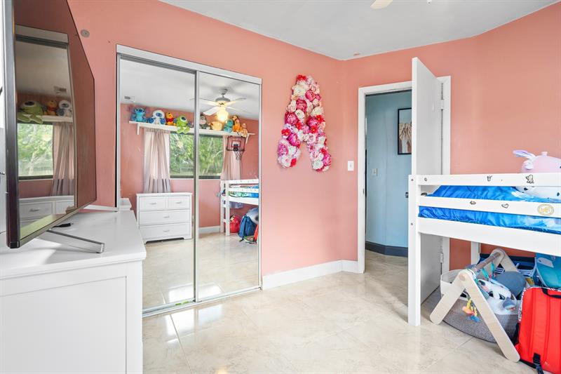 Image 27 of 38 For 3431 15th Ct