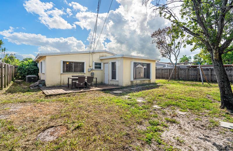 Image 32 of 38 For 3431 15th Ct