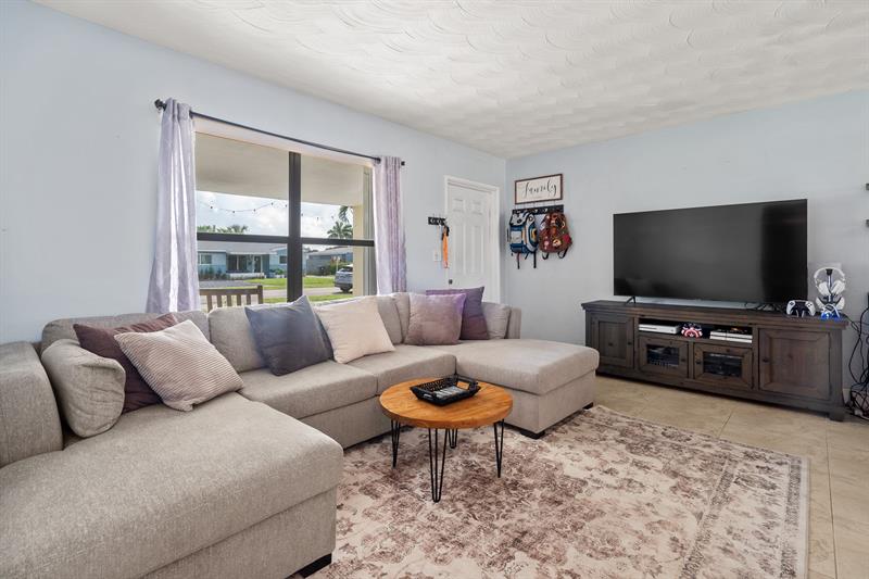 Image 6 of 38 For 3431 15th Ct