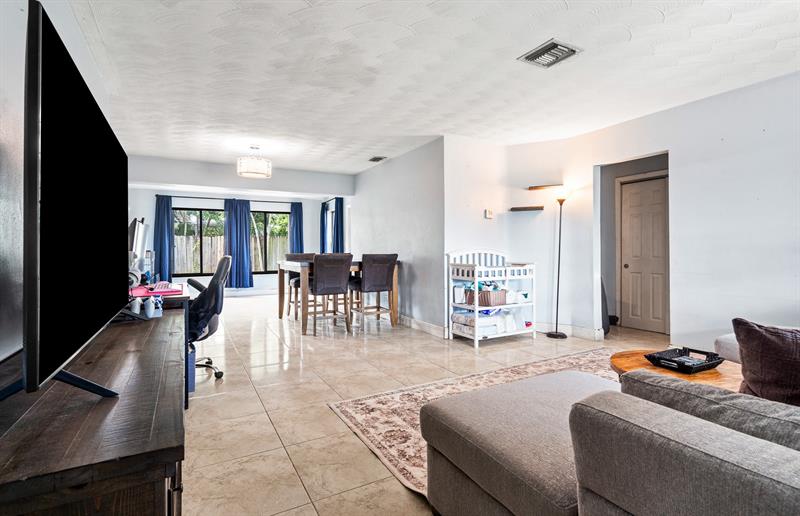 Image 7 of 38 For 3431 15th Ct
