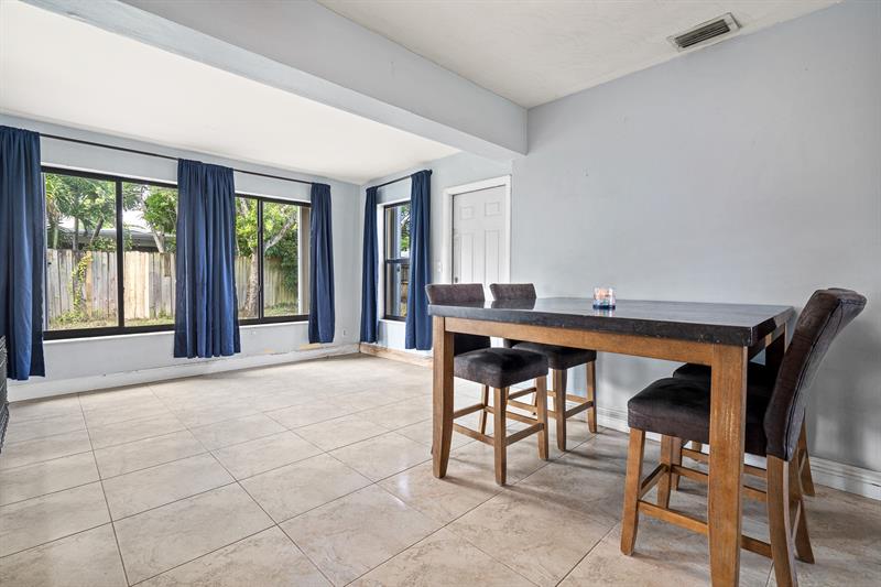 Image 9 of 38 For 3431 15th Ct