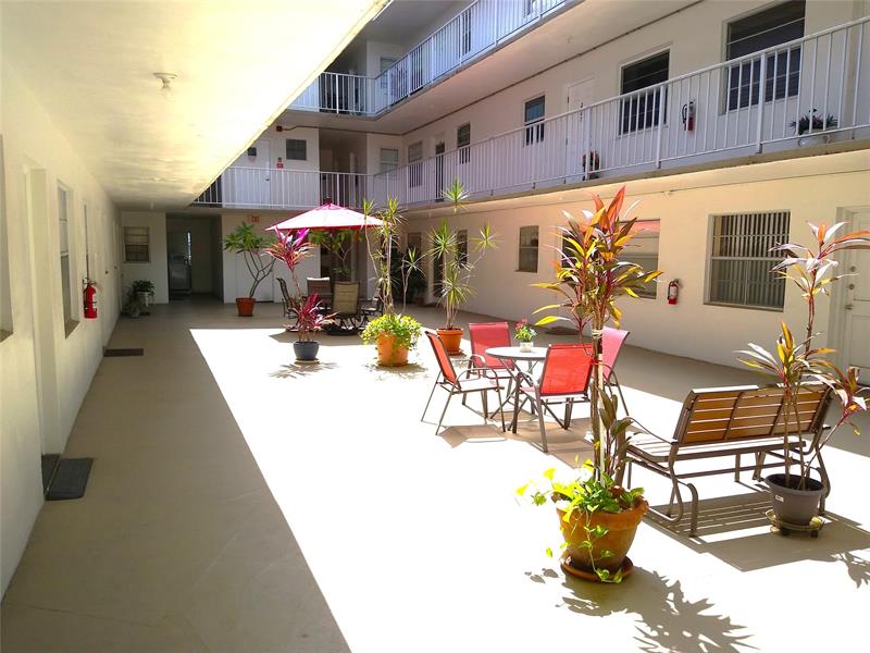 Image 27 of 36 For 2010 Fillmore St  303