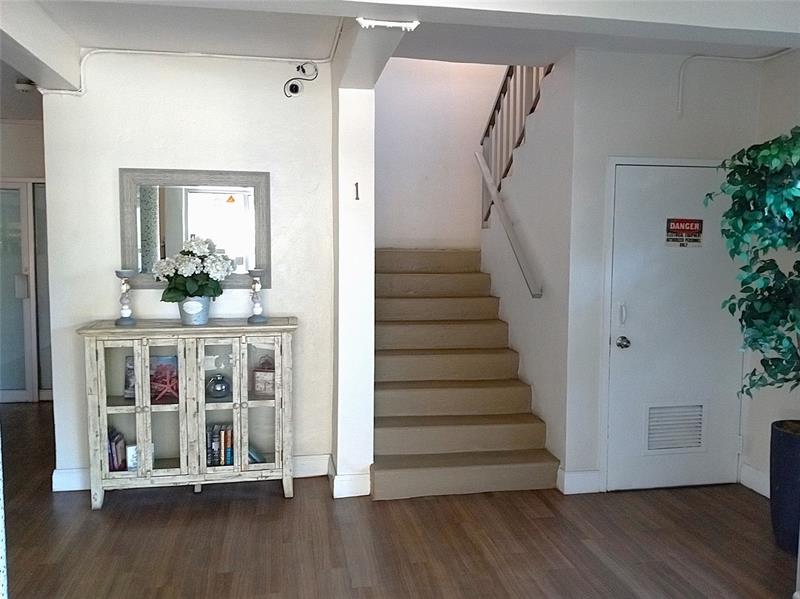 Image 4 of 36 For 2010 Fillmore St  303