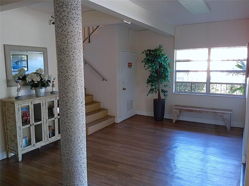 Image 6 of 36 For 2010 Fillmore St  303