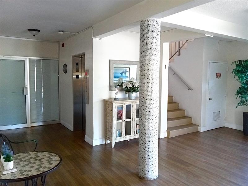 Image 7 of 36 For 2010 Fillmore St  303