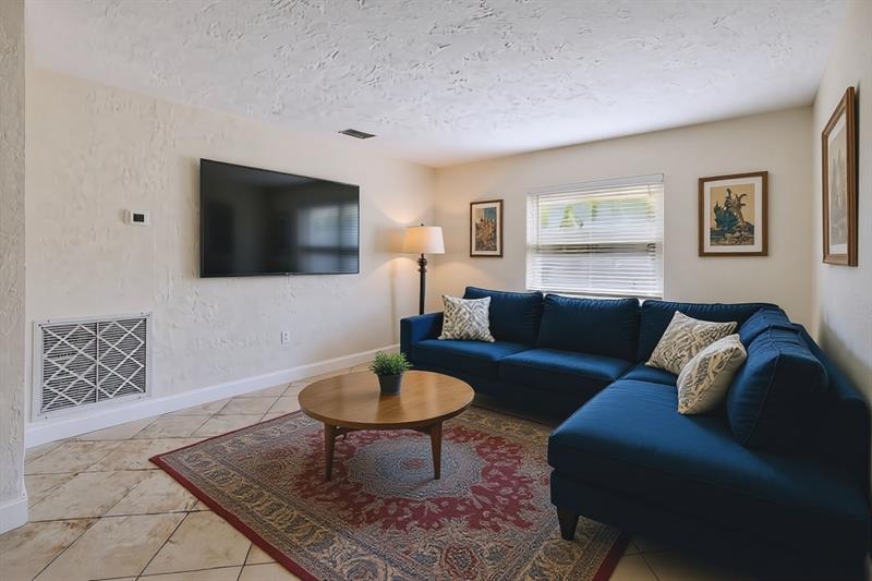 Image 12 of 45 For 933 19th St  