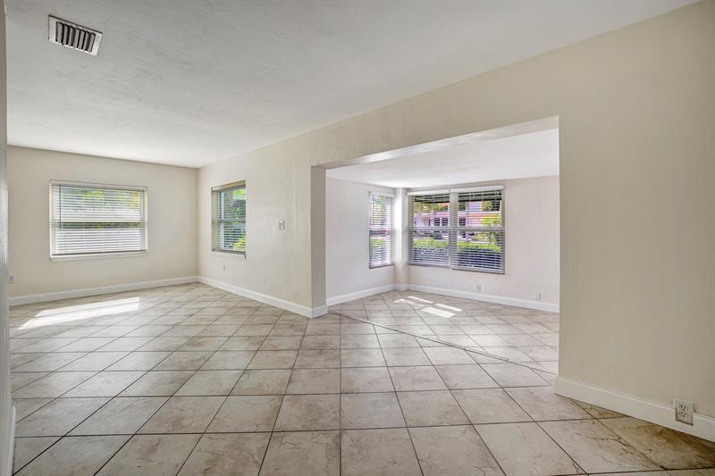 Image 13 of 45 For 933 19th St  