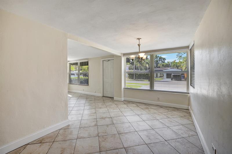 Image 14 of 45 For 933 19th St  